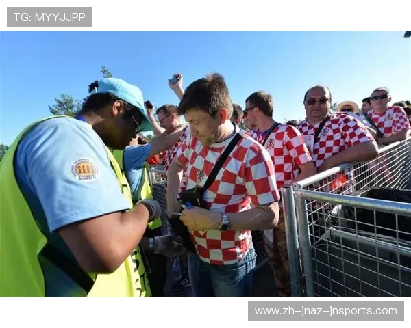 足球安检通道设计是否保障比赛安全入场同时维护观众通行效率